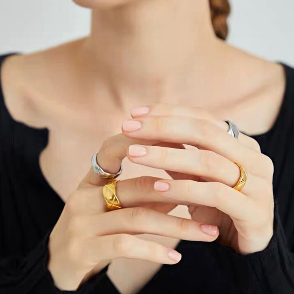 18K Gold Plated Minimalist Crush Wide Band Ring - Picture 4 of 8